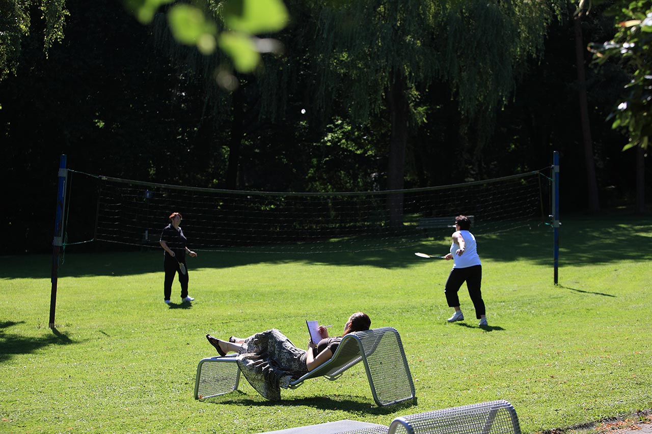 Federball im Park des Campus Göppingen